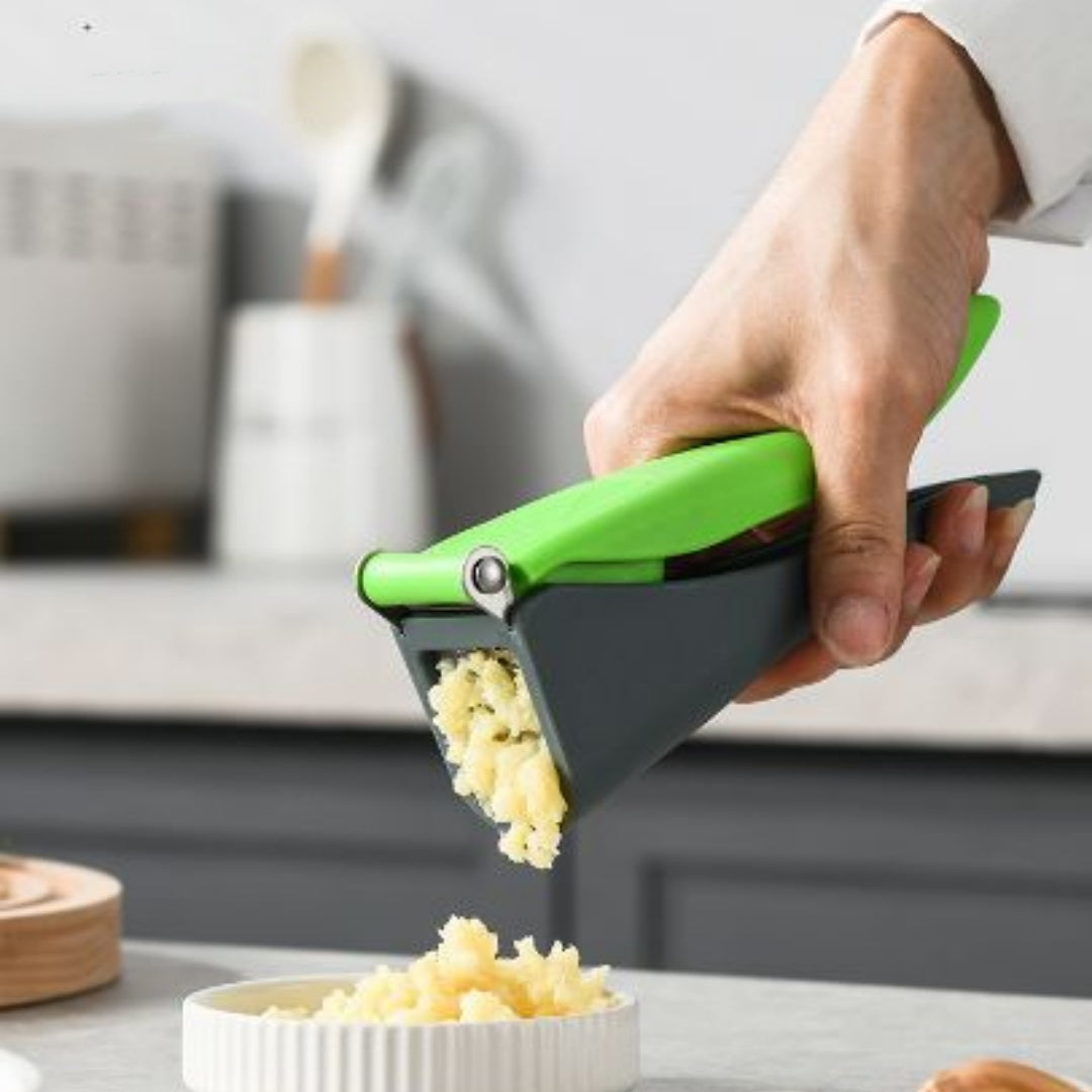 Effortless Garlic Mincer Tool for Fast Flavorful Meals